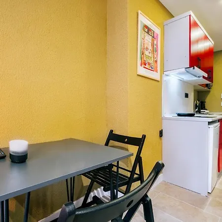 Cozy And Modern 2br With 2ba In Historic Yedikule Lägenhet