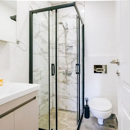 Cozy And Modern 2br With 2ba In Historic Yedikule اسطنبول
