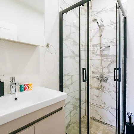 Cozy And Modern 2br With 2ba In Historic Yedikule *